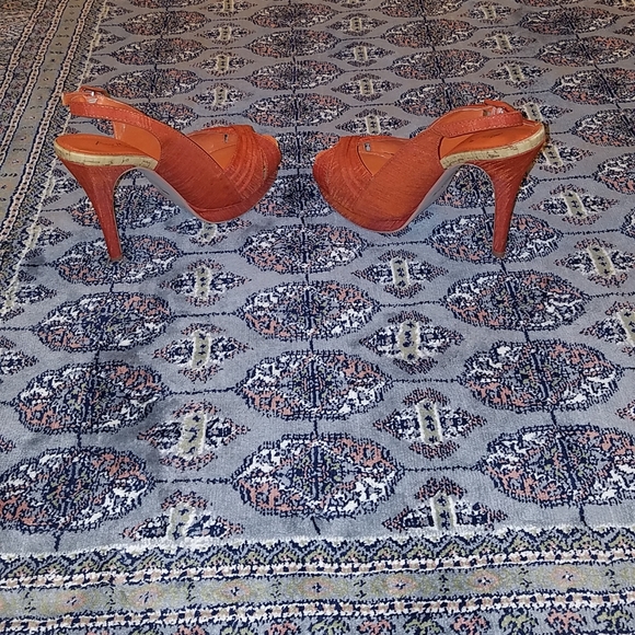 Beautiful stylish Anne Michelle pump - Picture 5 of 6